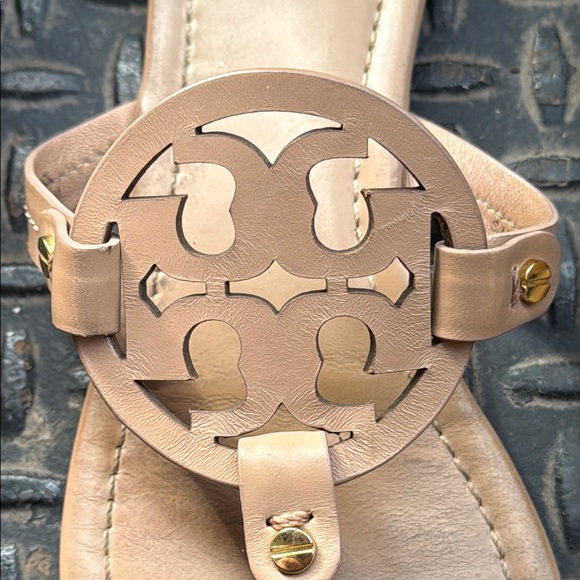 Tory Burch Tan Leather Sandals with Logo Cutout - Picture 11 of 11